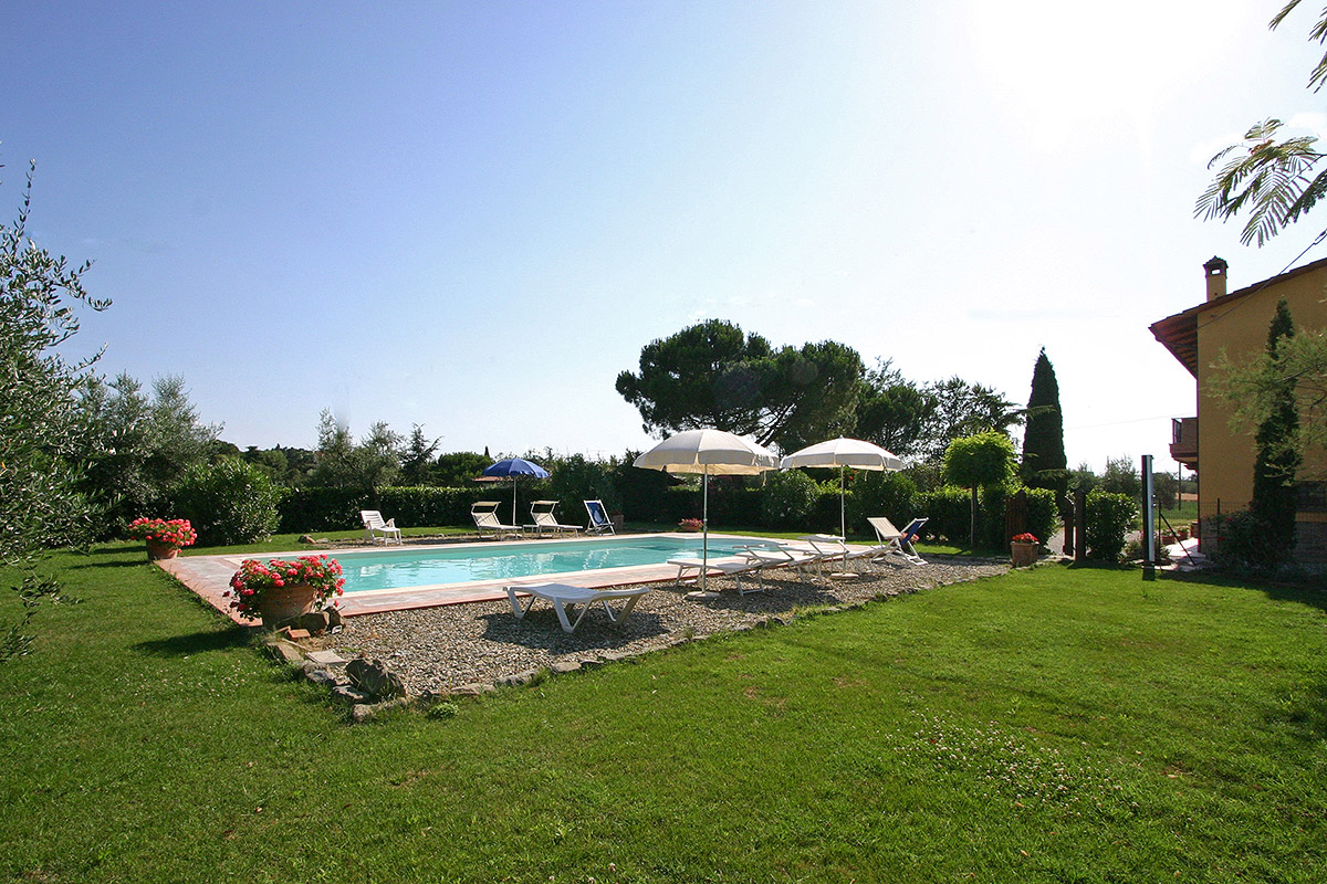 Appartamenti in stile toscano con piscina per vacanze a Cortona