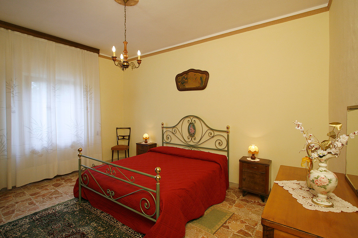 Self-catered apartment for 6 persons in Cortona for vacations in Tuscany